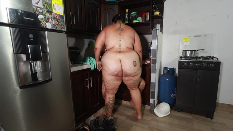Lexly_16: Muncitor în instalații sanitare fute o fată foarte sexy la serviciu