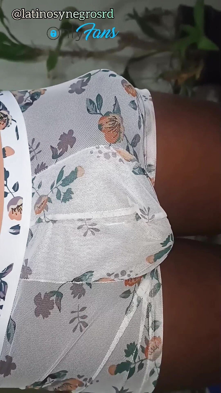 Dominicano: Ha toccato l'enorme, grosso cazzo nero del mio amico dentro...