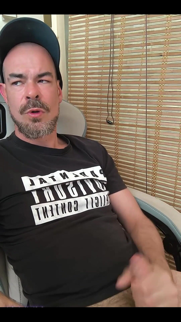 JanuxShark: 手背在我的鸡巴上