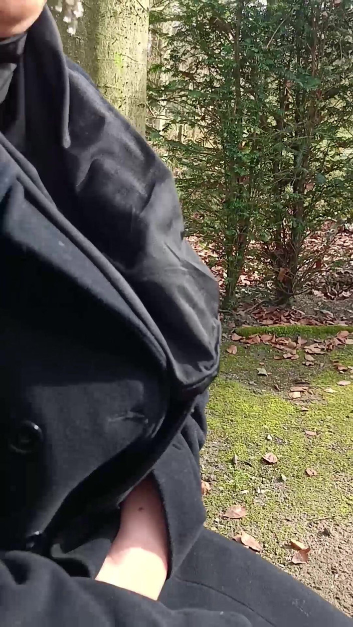 Mike Vonberg: ムスリムの彼女と公園を散歩する