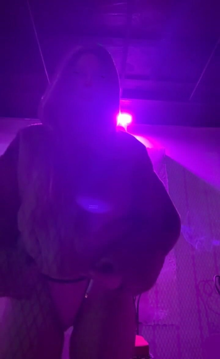 Artemisia Love: Uno Una Sigaretta Con Addosso Un Bikini E Una Giacca...