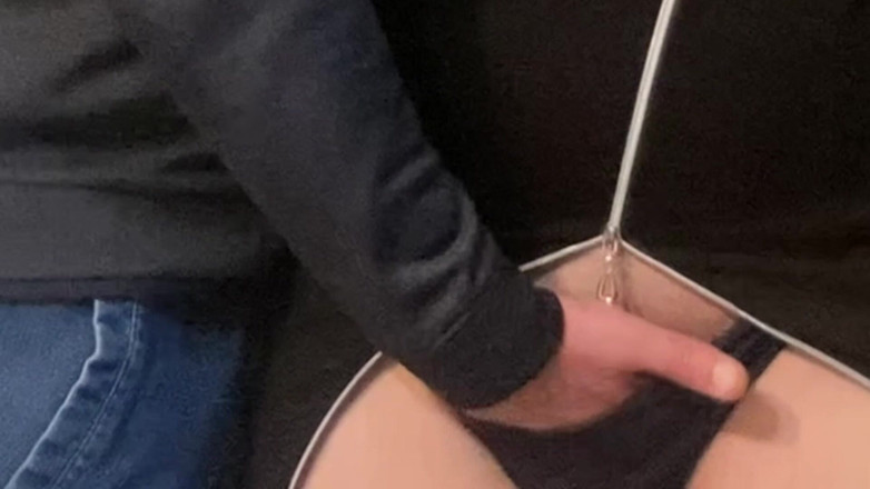 Niki studio: Wow! Những ngón tay bẩn thỉu của người lạ cọ...