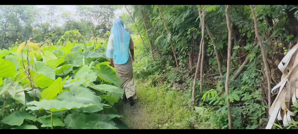 Racing: 今日は義理の妹が畑でセックスして水を抜いた