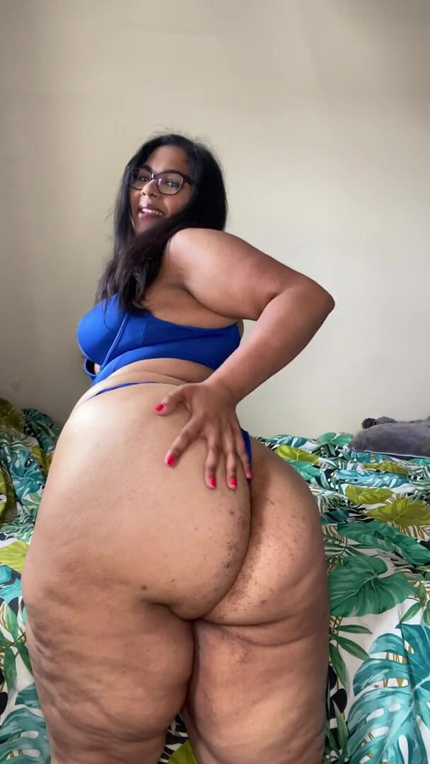 Zozonicoco: Asian BBW Teasing You with Her Huge Ass