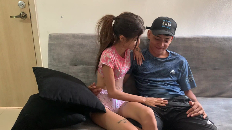 TUflacasex123: Betapa lazatnya adik tiri membenarkan saya melawatnya semasa dia bersendirian...