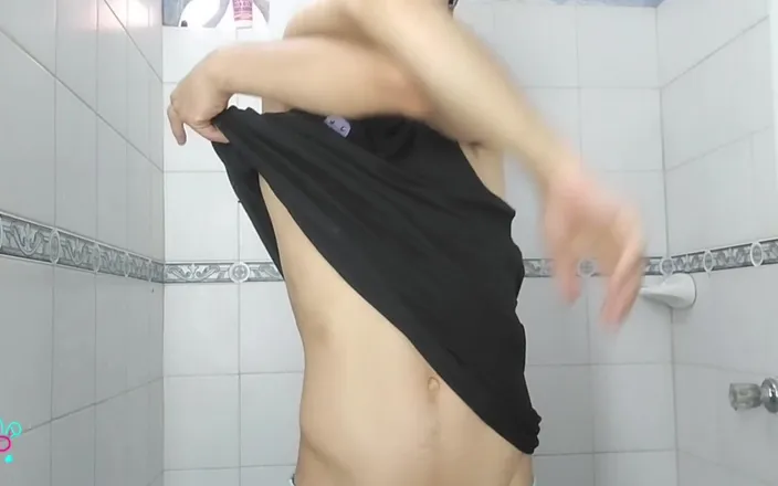 Isak Pervert: Colombian Vergon Makes a Rain of Urine in the Bathroom