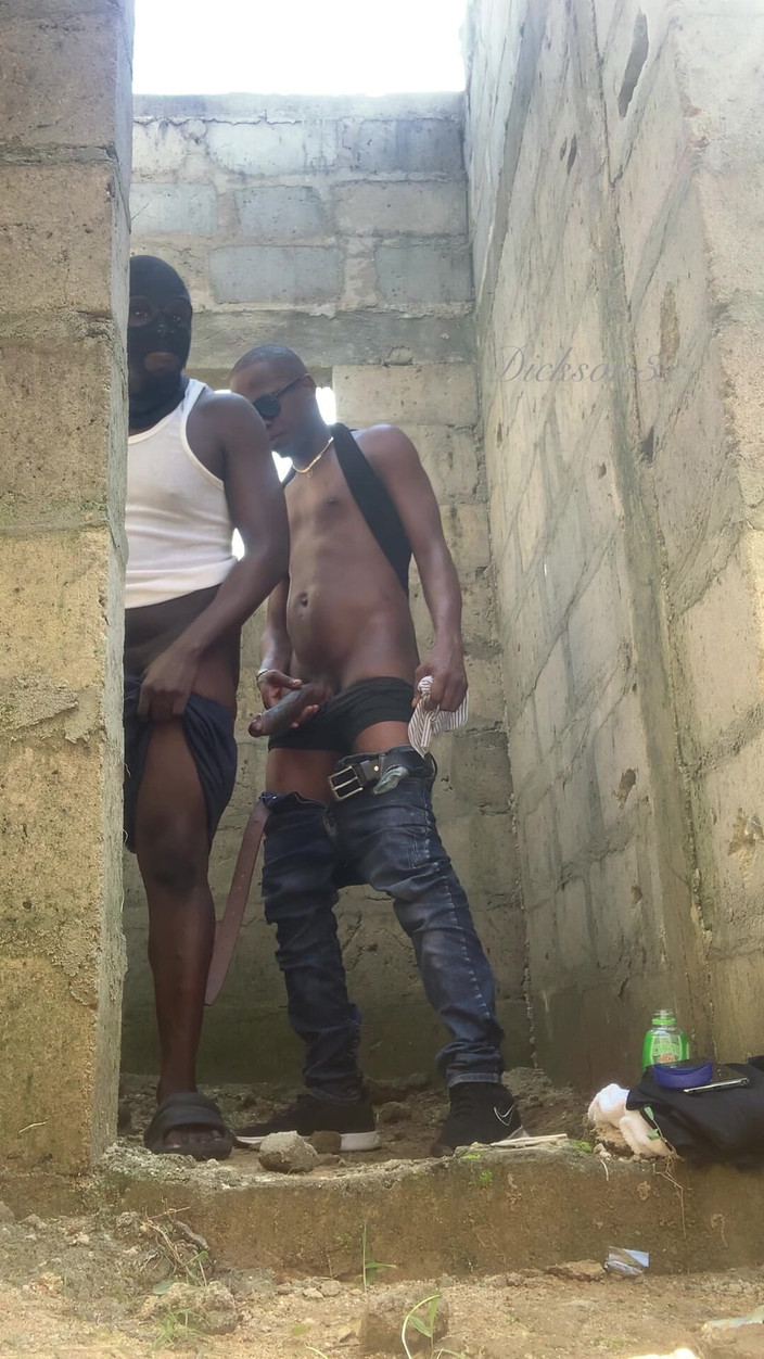 Dickass3x: Una pecorina veloce in un edificio incompletabile con la mia...