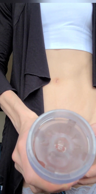 Mistress Mel: Nyalakan volume Anda untuk mendengar suara yang dibuat tenggorokan Anda