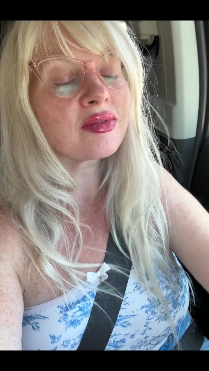 PaintedRose: Czy byśmy? Ciągnąć i dostać to na tylnym siedzeniu?