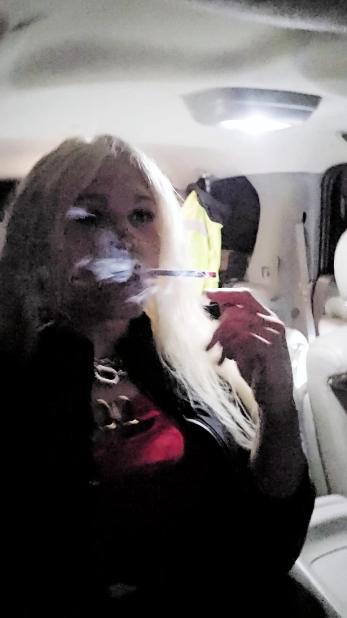 Darkfetish2k: 吸烟 120s Carplay