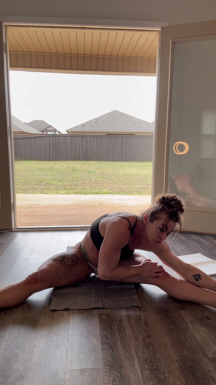 Simone Steele: 与Simone Steele一起伸展