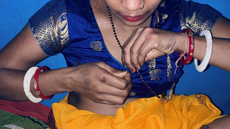 Desi Bhabhi 01: Індійська бхабхі трахає свого чоловіка