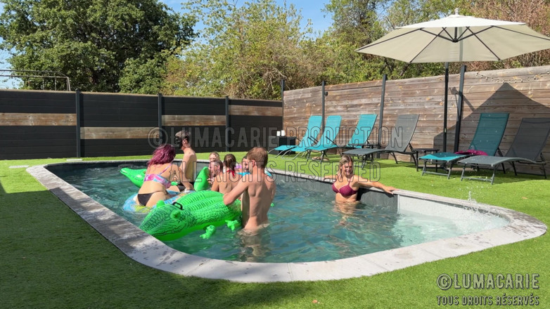 Lumacarie: Orgy at the Pool