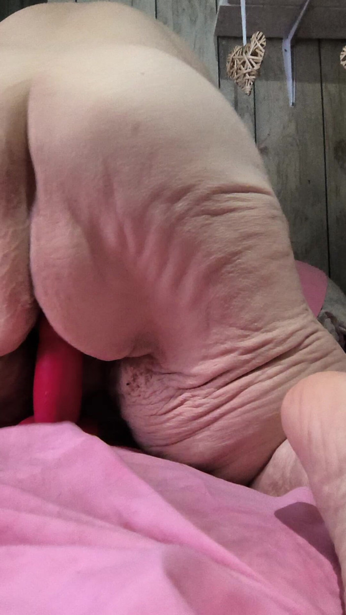 HerculesnVENUS: Ze is alleen en slaat met een dildo-bot