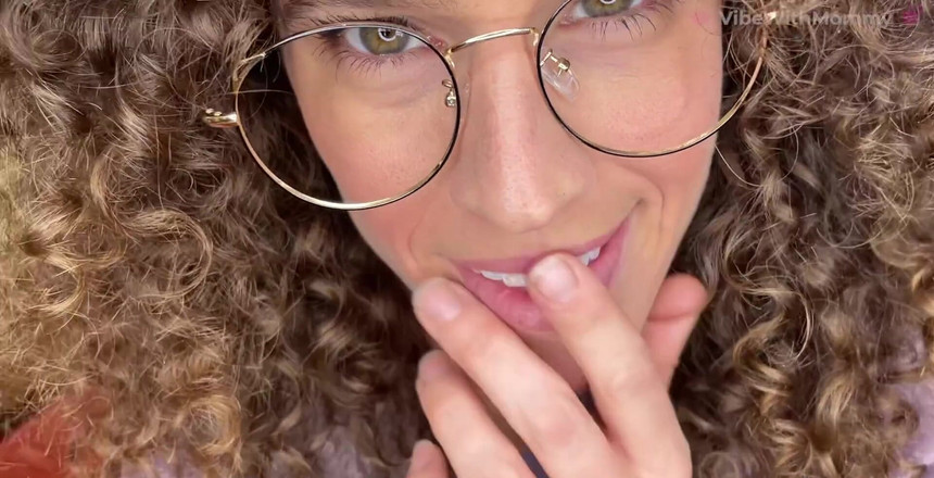 VibeWithMommy: JOI - até close femdom gamer madrasta!