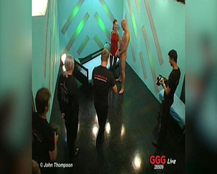 FUCK PARTY XXX and VINTAGE PARTY: GGG Буккаке Live: шлюшки покрывают свои лица спермой