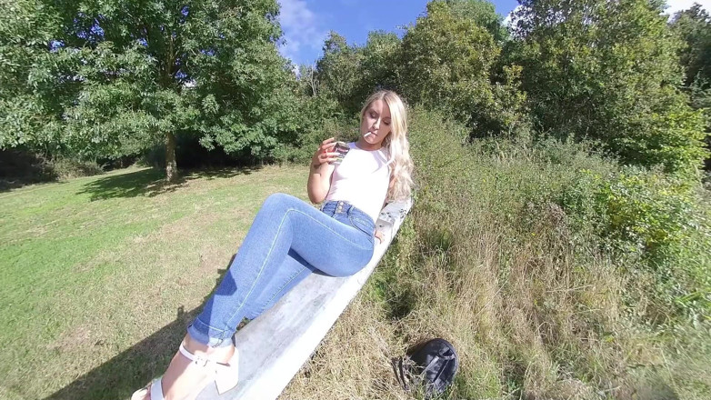 VR smokers HD-2D Videos Only: Irish Essie - Out in the sunshine