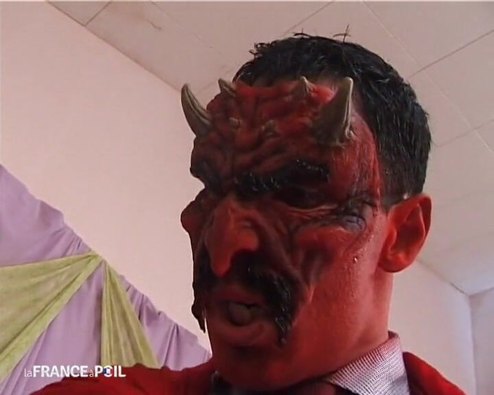 French Gonzo: Dva démoni šukají nymfomanskou blondýnku.