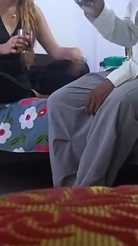 Outro amigo fez a namorada do amigo e colocou na bunda dela.