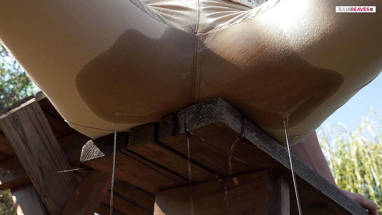 Jasmine RougeXXX: 歩いているとき、私は屋外でズボンの中に小便をします