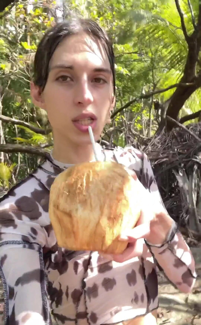 nbnabunny: Пободряй за удивительных друзей нового 2022 года! Я в Коста-Рике, и потребовалось как 2 часа, чтобы загрузить это видео