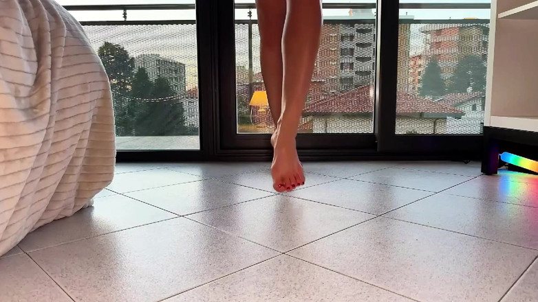 DINA LIGHT: Sole Mates: verehre meine füße und komm