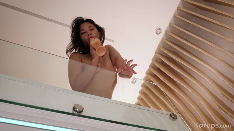 Karups Solo: Playful Pussy