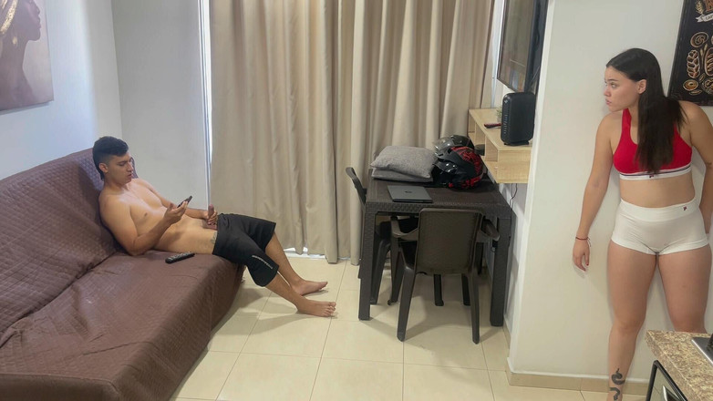 kathalina bronw: Moje plachá nevlastní sestra mě přistihne při masturbaci a chce,...