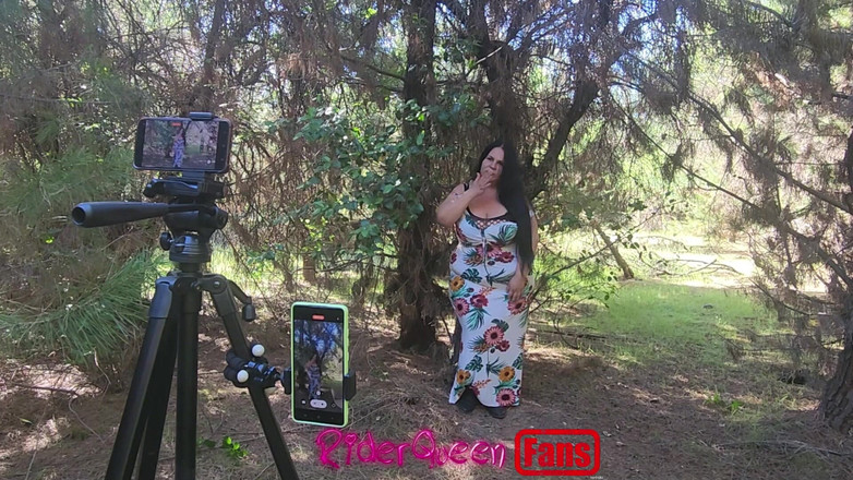 Riderqueen BBW Step Mom Latina Ebony: Riderqueen в одиночестве, на улице, Видео для фанатов