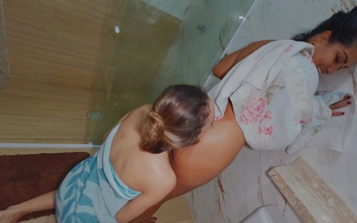 Nicoly Mattos: Wet Lesbians: Priscila &amp; Nicoly in a Pussy-pounding 69