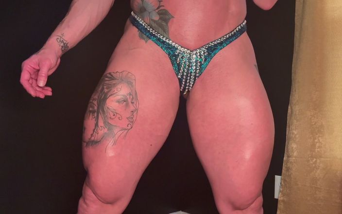 Simone Steele: Simone Steele Muscle Flex