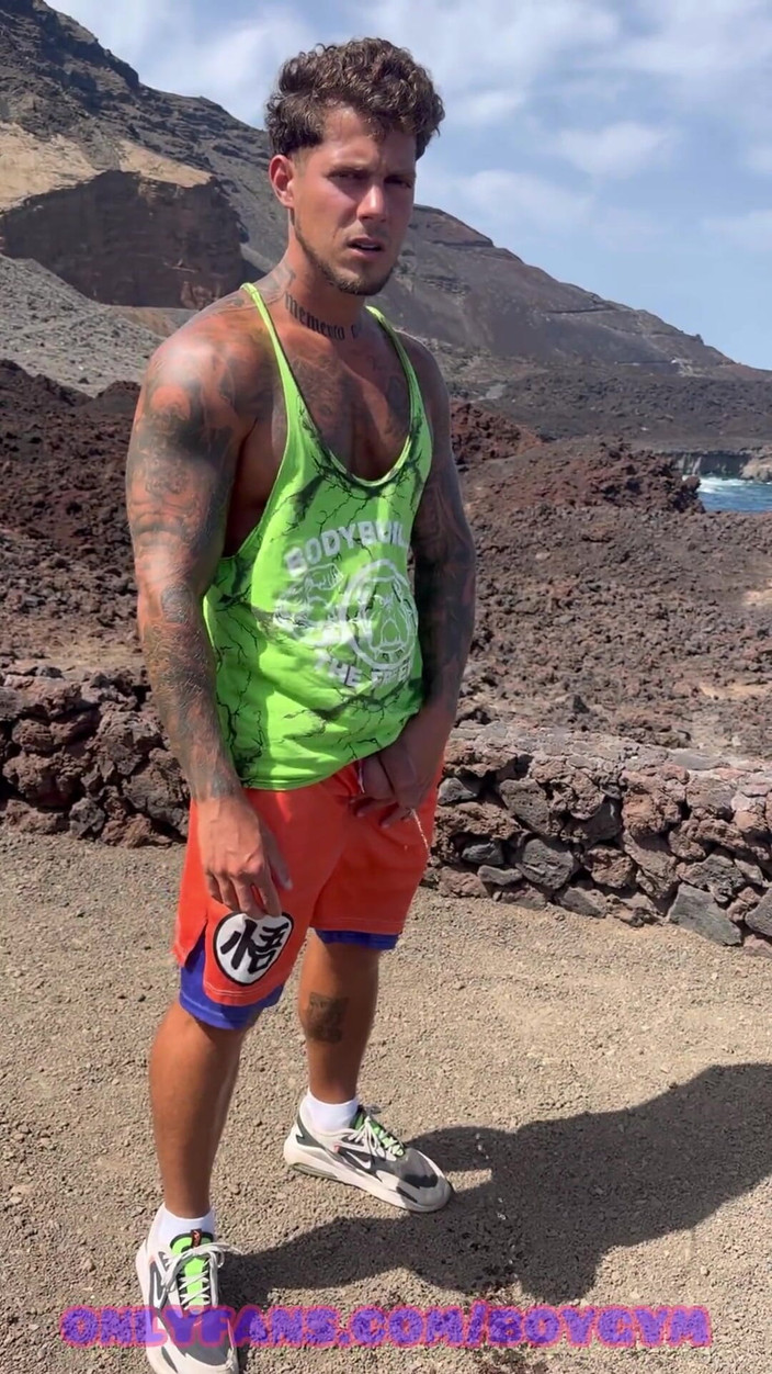 BoyGym: Kencing di luar ruangan selalu seksi