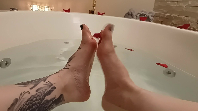 Mel Fire: Voet spa met Rose Petal Crushing