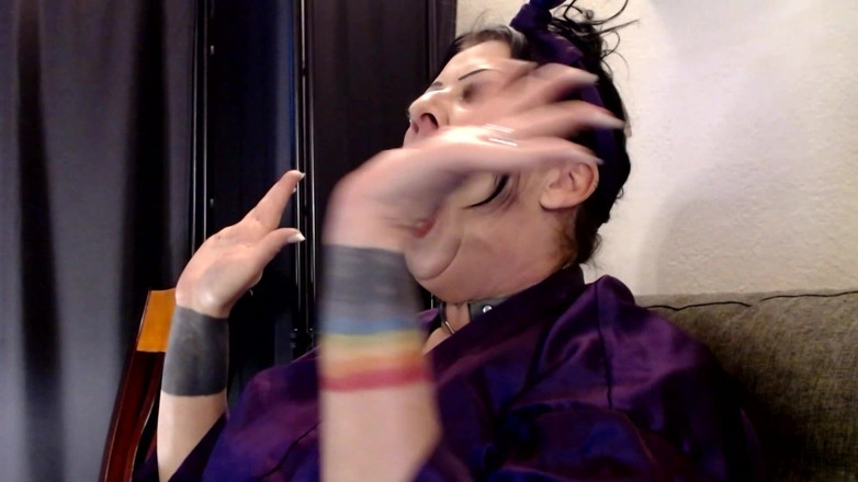 Abby Anna: Orta yaşlı seksi kadın esneme sohbeti