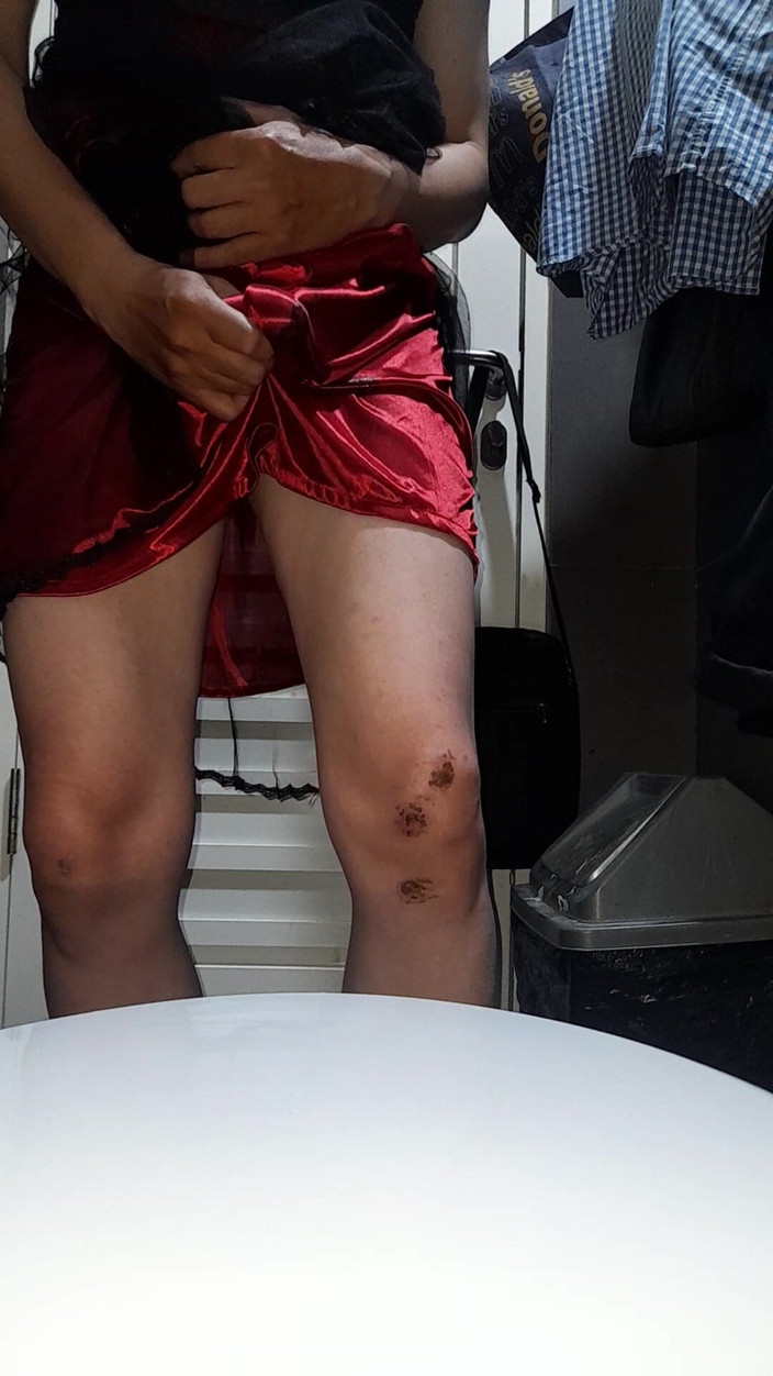 Naomisinka: Ejaculare în căptușirea din mătase satinată de la o rochie frumoasă