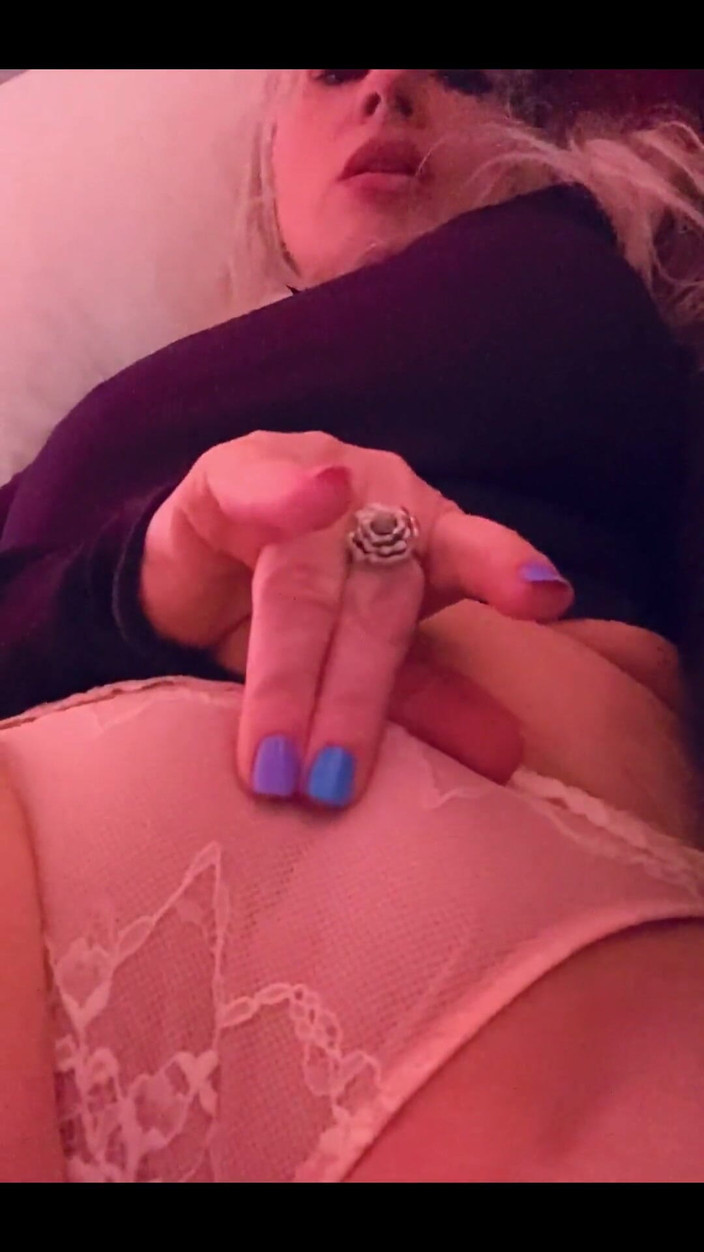 PaintedRose: Cam Menelepon Malam Ini