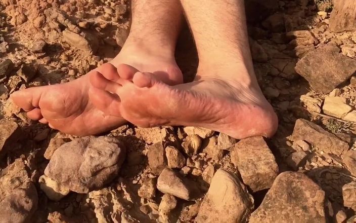 Manly foot: Dirty Dusty Big Male Feet - Barefoot Walking on Australian Mars...