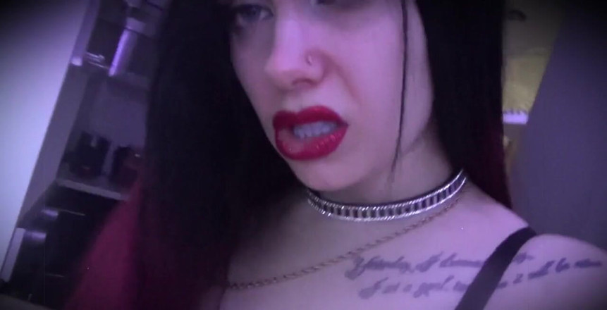 Goddess Misha Goldy: Seducția buzelor Fro Succubus am venit la tine în noapte și sunt...