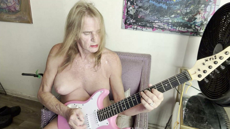 Lizzy Yum vintage and behind the scenes interviews: Lizzy yum sd ekim 2026 banyo yapıyor mastürbasyon kamera arkası gitar...