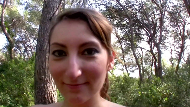 Content Candy: O gagică franceză sexy este futută în aer liber pentru că...