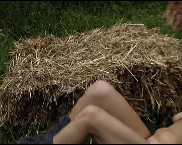 Deutsche Madchen: Blondă pizdă lingând lesbiene din Germania distrându-se în aer liber