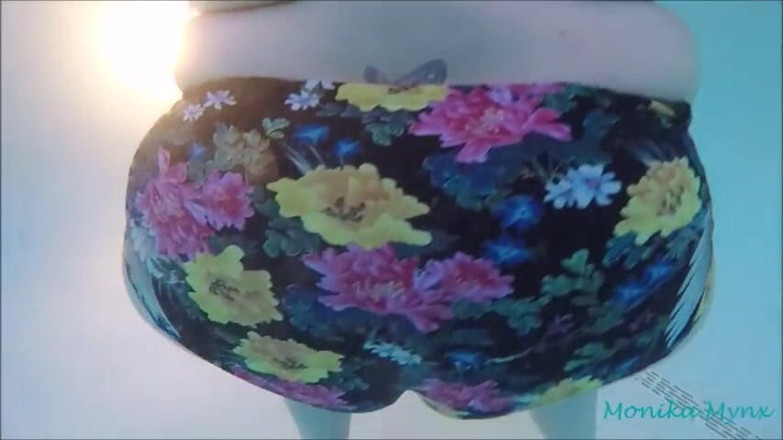 BBW Pleasures: SSBBW Body swimming (underwater view)