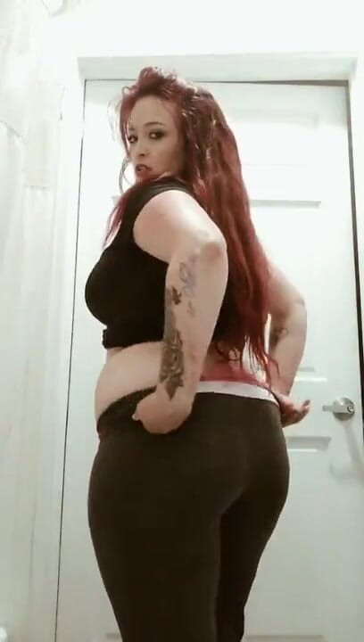 Red Hot Randii: İri güzel kadın göbek fetişi