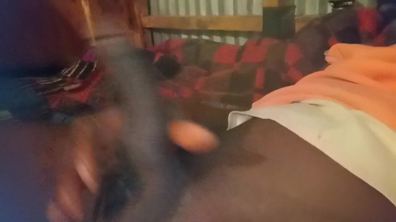 Sexyjayla254: ケニアのニューハーフ sexyjayla254 彼女の大きな黒いペニスを見せてくれます