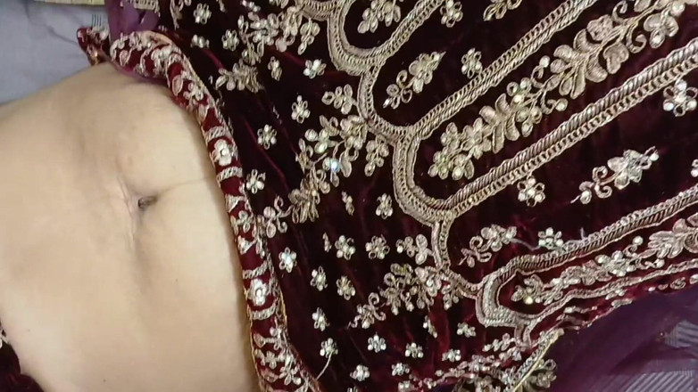 Apple Porn: Pareja india recién casada en la primera noche de sexo