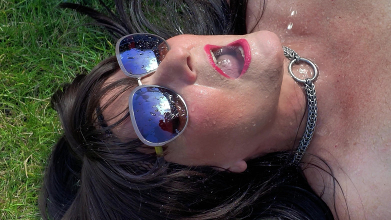 ithastopeefun: Close-up Mouth Filled with Piss - Ithastopeefun