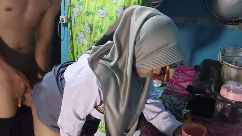 Rania: Stiefschwester will zum college gehen