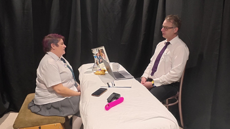 The Izars: Cikgu jalang kotor: organisma v orgasme