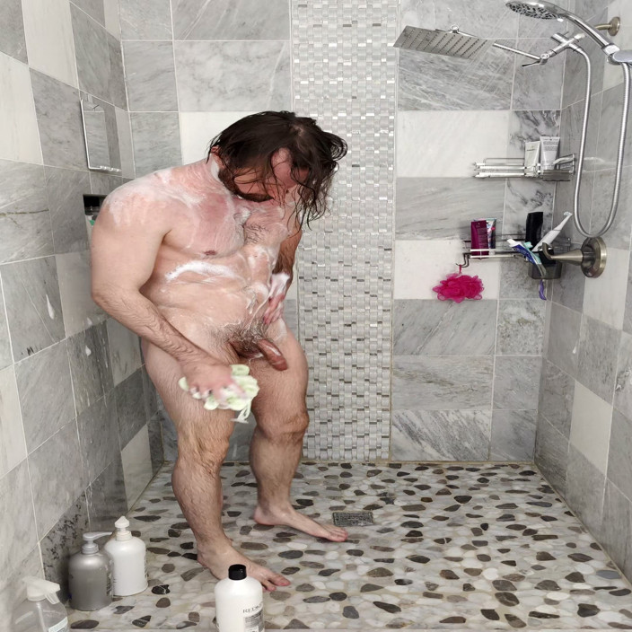 AlbinoAdonis: Duș sexy - videoclip personalizat - întreabă cum poți să te descurci