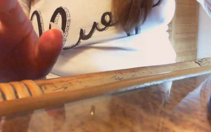Nicoletta Embassi: Asmr long paku video tangan dan kuku seksi